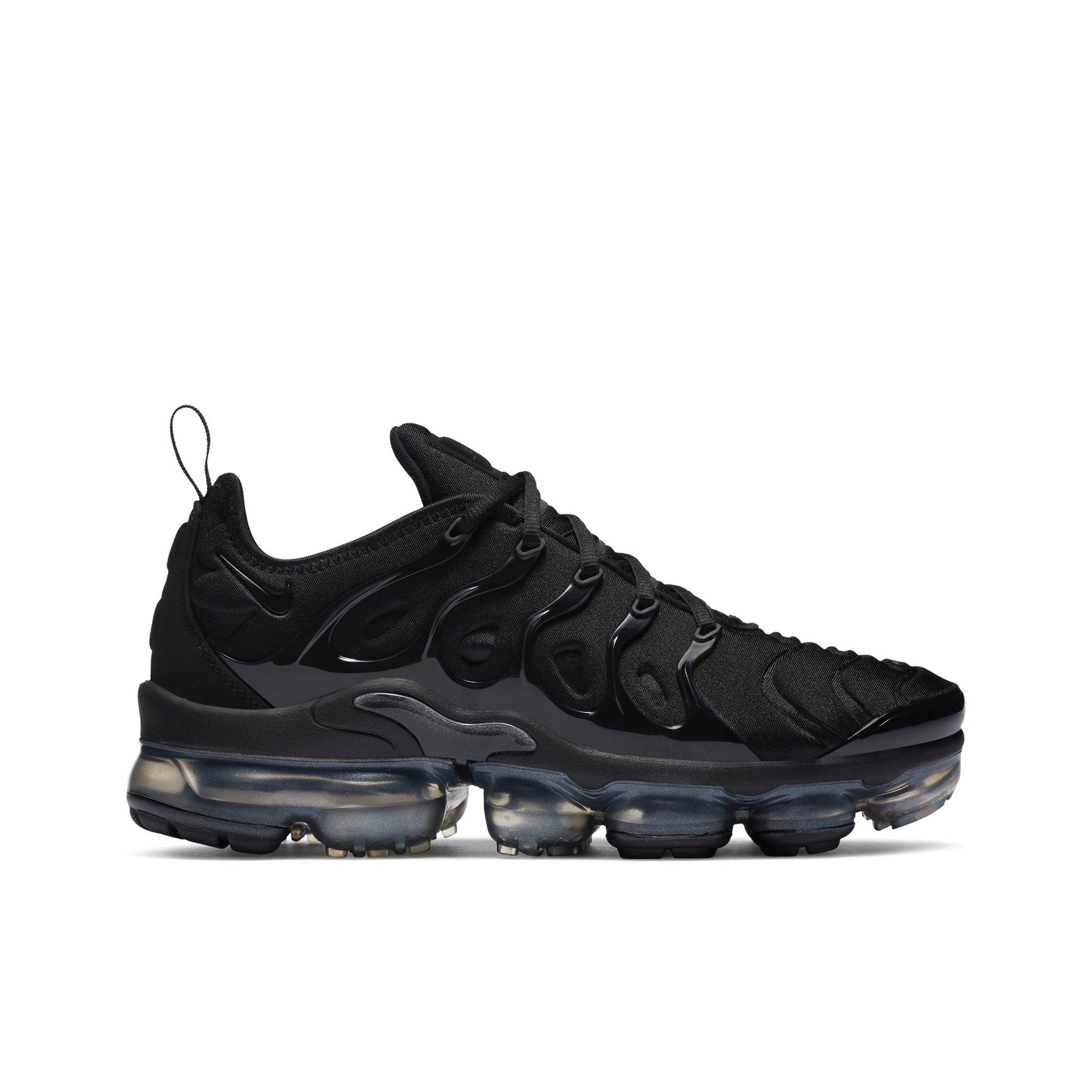 Black and red vapormax plus cheap women's